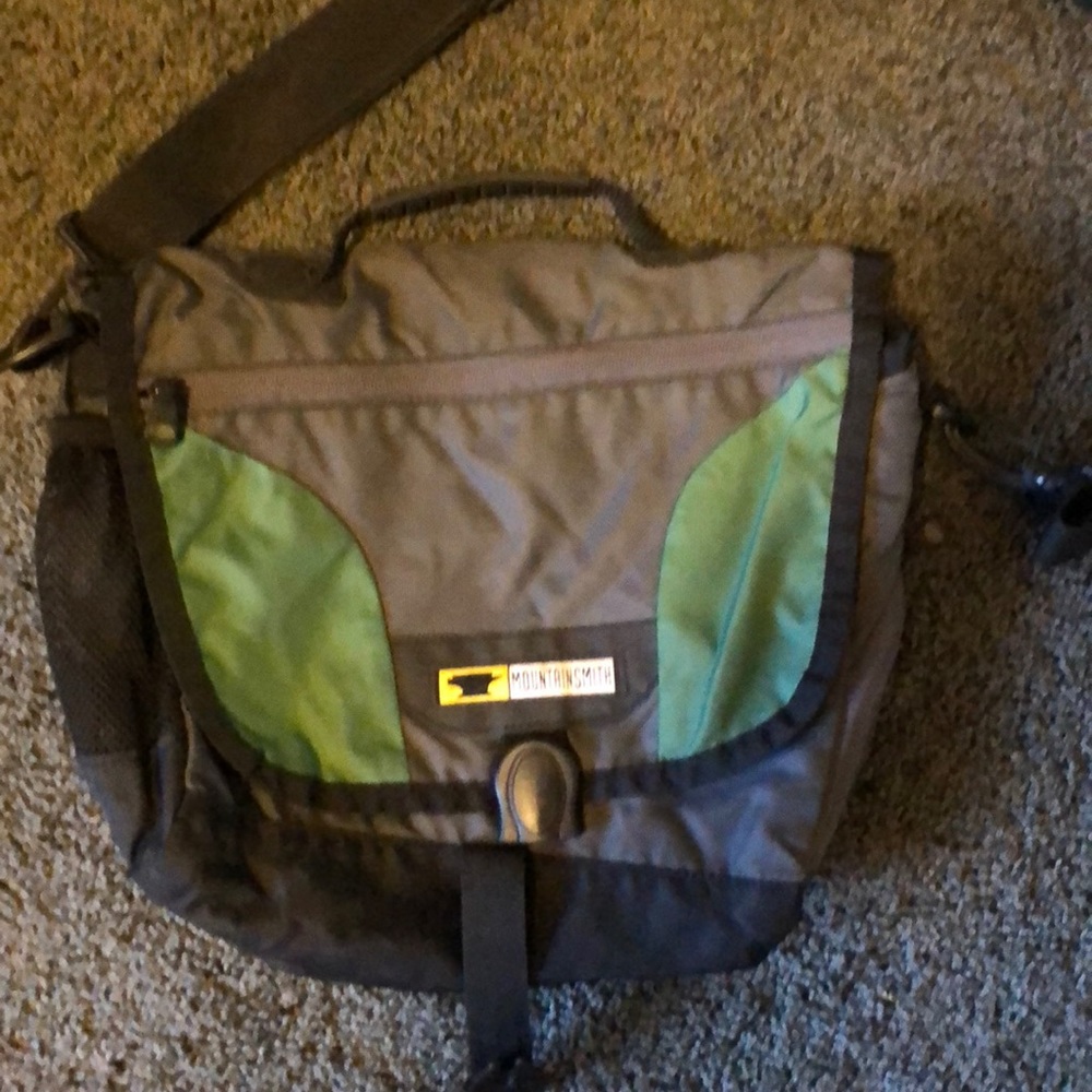 Small mountain smith messenger bag